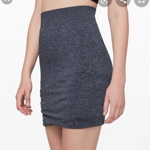 LULULEMON | boulevard bliss dark heathered grey mini/midi skirt size 4